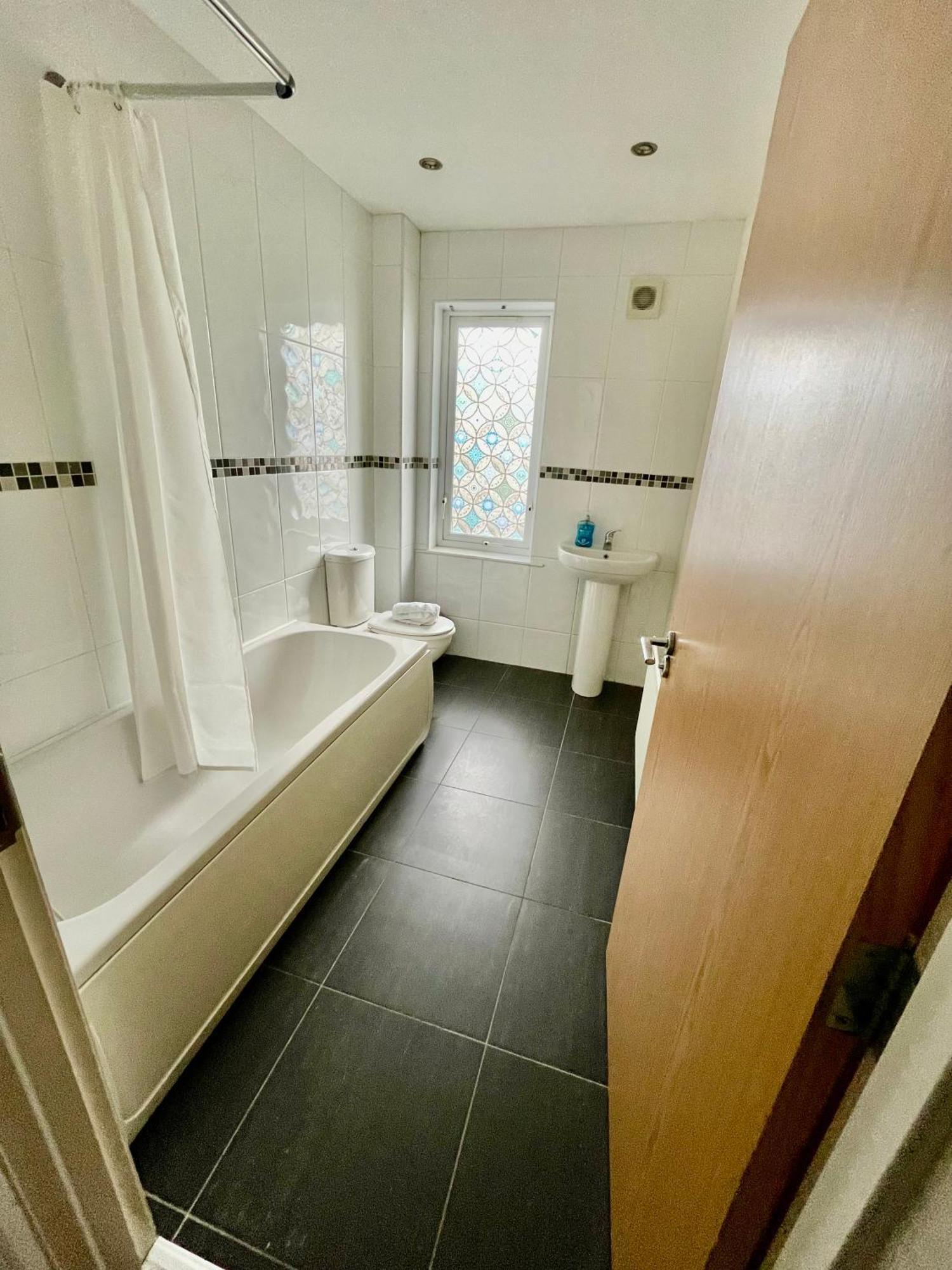 2 Bedroom City-Centre Apartment With Free Parking Belfast Kültér fotó